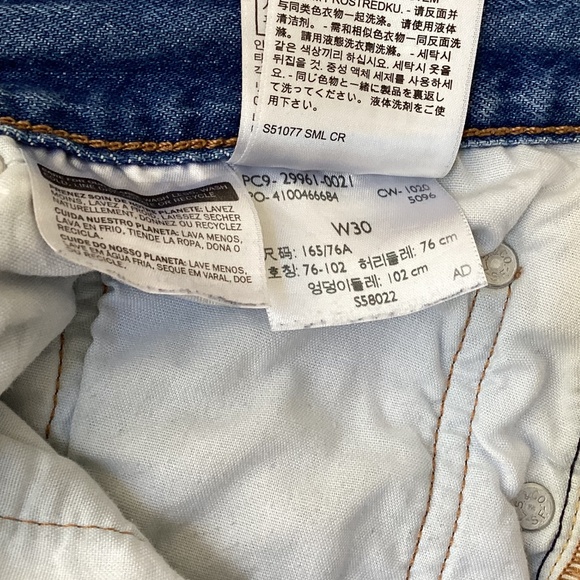 LEVI'S 501 Original High-Rise Medium Wash Button Fly Cutoff Jean Shorts Size 30 - Picture 6 of 6